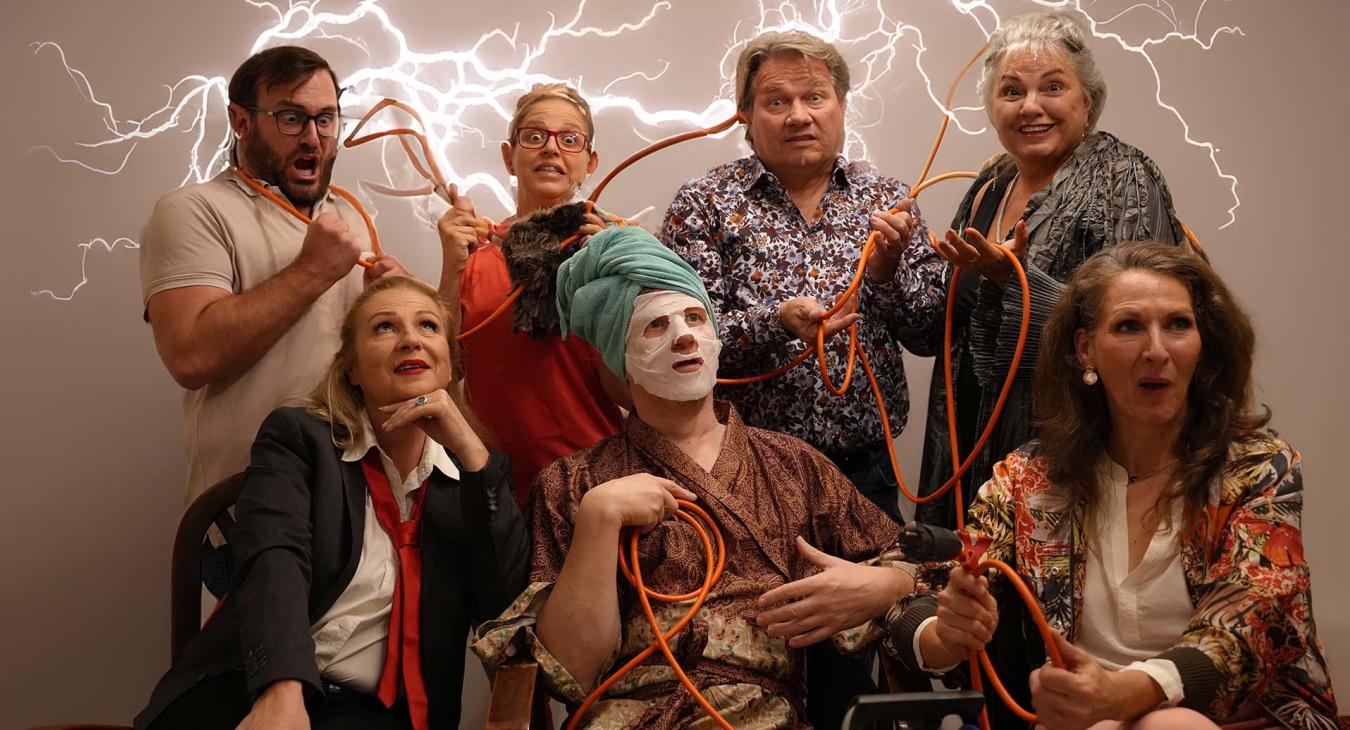 2 unter Strom 2 unter Strom Ankündigung, das Ensemble der Brucker Bühne