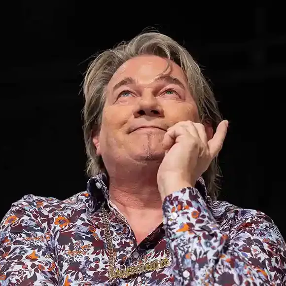 Gottfried Pschill im Stück Ein Teufel liest auch Kleinanzeigen