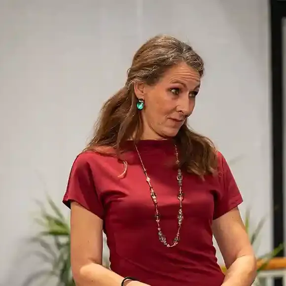 Isabel Philipp im Stück 2 Unter Strom