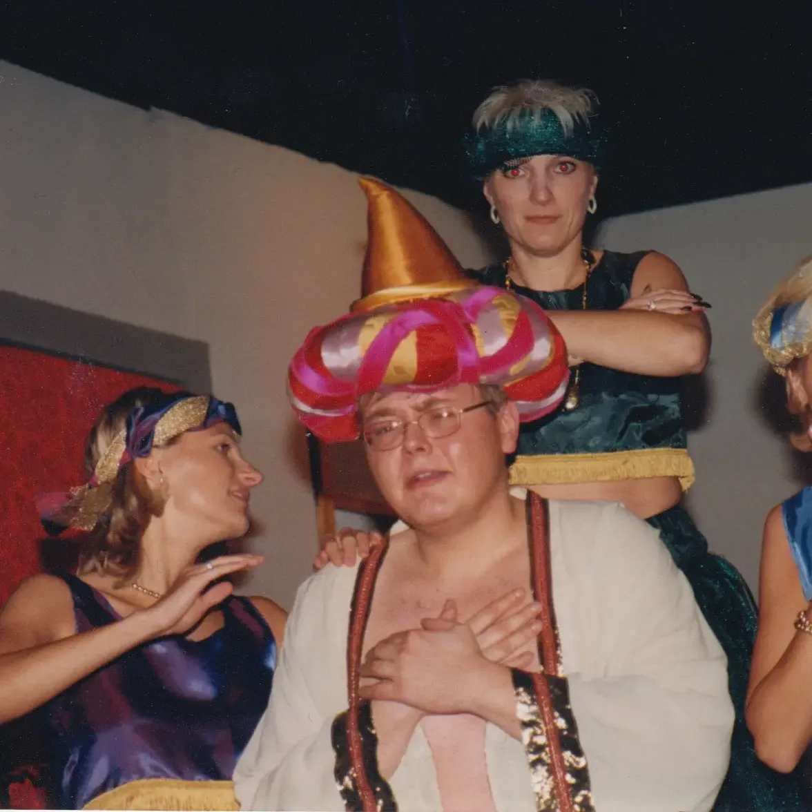 Manfred Vymetal im Stück Der geerbte Harem